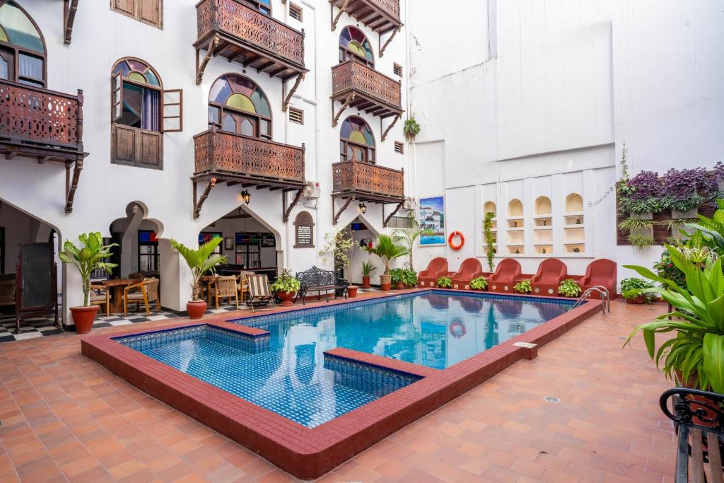 Dhow Palace Courtyard