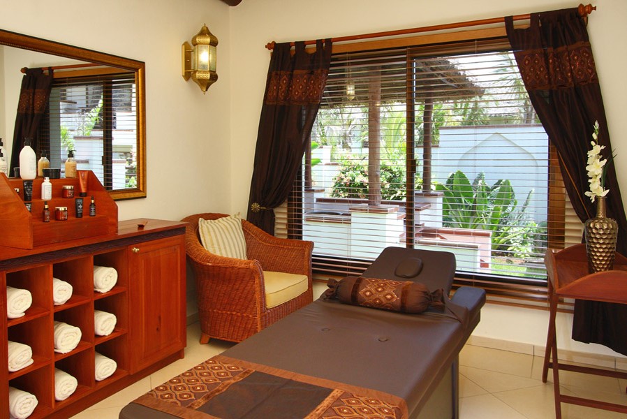 Sea Cliff Hotel spa treatment room